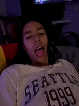 stephania t online show from 12-01-25, 03:33