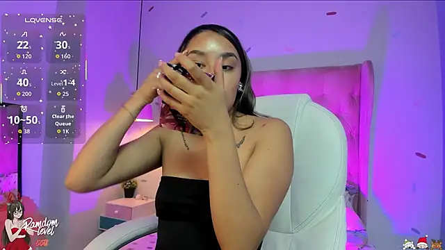  Sophie  miller online show from 12-21-25, 12:01