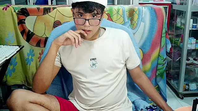 Snapshot of Baby_Cream chatting on 12-17-24, 08:01 Baby Cream online show from 12-17-24, 08:01