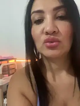 Snapshot of juliamond chatting on 12-23-24, 11:49 juliamond online show from 12-23-24, 11:49