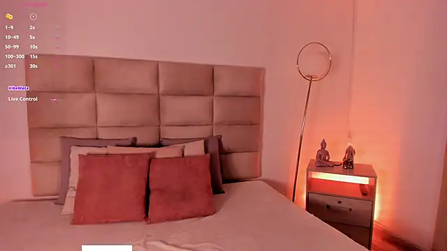 Snapshot of SaraMonroe1 chatting on 09-21-25, 11:34 SaraMonroe1 online show from 09-21-25, 11:34