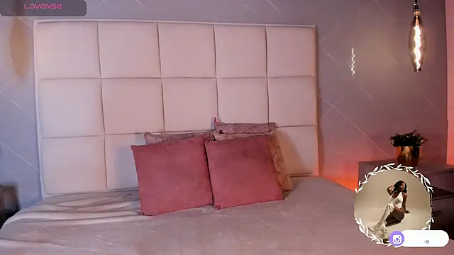 Snapshot of SaraMonroe1 chatting on 10-08-25, 11:30 SaraMonroe1 online show from 10-08-25, 11:30