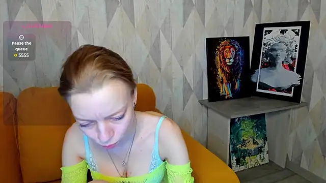 Snapshot of Michelle_Blond chatting on 02-11-25, 02:35 Michelle Blond online show from 02-11-25, 02:35