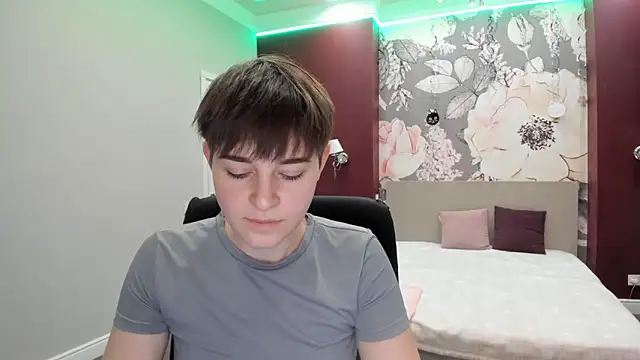 EmiliaYours online show from 11-16-25, 02:44