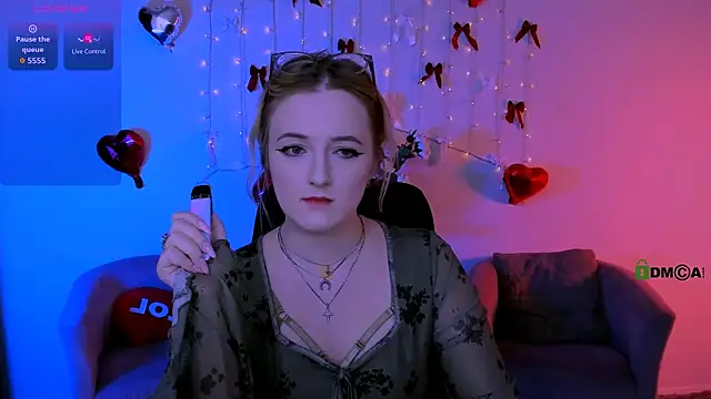 luna berryy online show from 04-15-26, 07:58