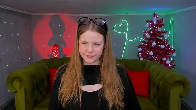 Snapshot of holy_kitty chatting on 01-25-25, 05:18 holy kitty online show from 01-25-25, 05:18