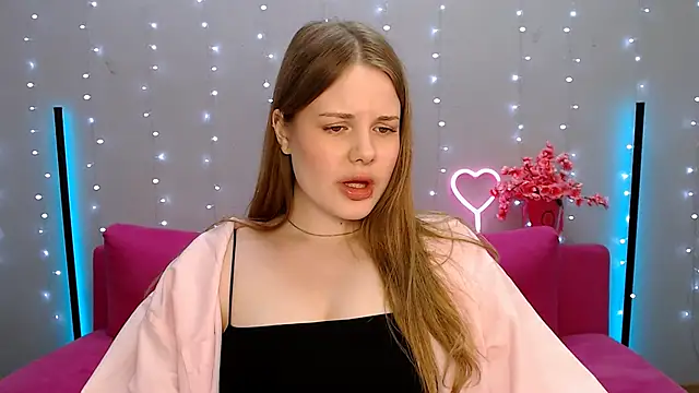 Snapshot of holy_kitty chatting on 02-19-25, 05:06 holy kitty online show from 02-19-25, 05:06