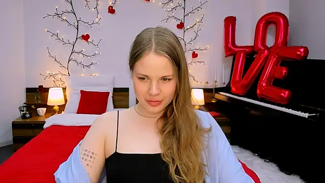 Snapshot of holy_kitty chatting on 02-23-25, 12:30 holy kitty online show from 02-23-25, 12:30