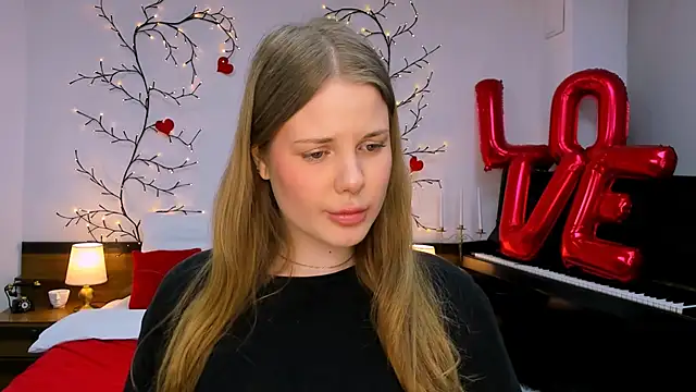 Snapshot of holy_kitty chatting on 02-25-25, 12:24 holy kitty online show from 02-25-25, 12:24