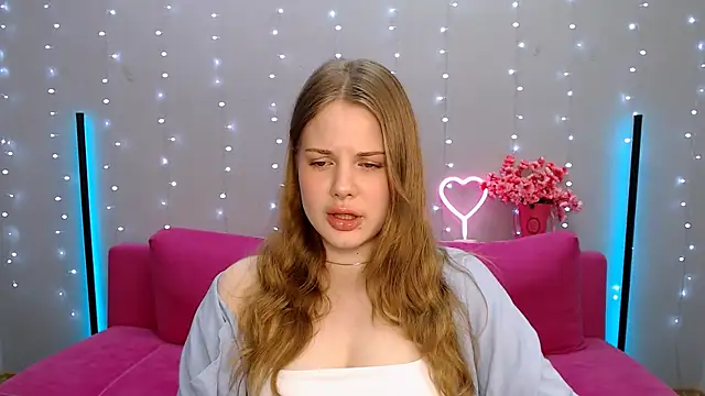 Snapshot of holy_kitty chatting on 02-26-25, 09:32 holy kitty online show from 02-26-25, 09:32
