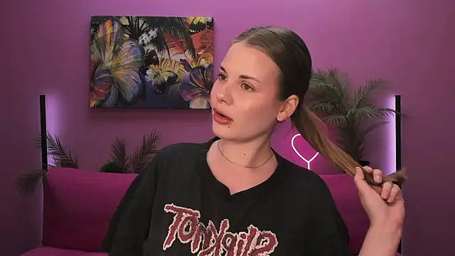 Snapshot of holy_kitty chatting on 10-17-25, 06:16 holy kitty online show from 10-17-25, 06:16