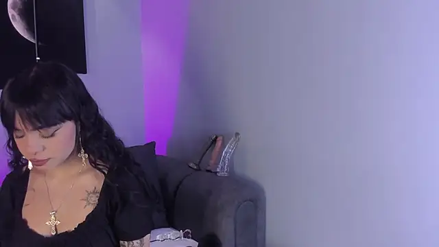 Snapshot of maddy_walker chatting on 02-02-25, 08:08 maddy walker online show from 02-02-25, 08:08