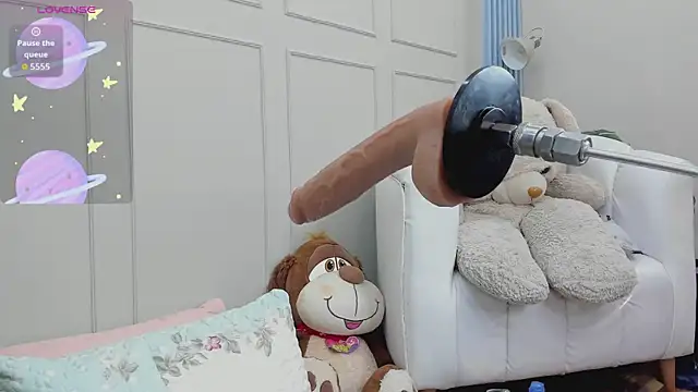 Snapshot of MadyJackson chatting on 09-13-25, 11:32 MadyJackson online show from 09-13-25, 11:32