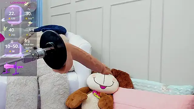 Snapshot of MadyJackson chatting on 09-23-25, 11:35 MadyJackson online show from 09-23-25, 11:35