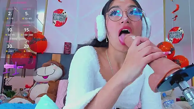 Snapshot of MadyJackson chatting on 10-17-25, 11:46 MadyJackson online show from 10-17-25, 11:46