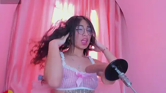 Snapshot of MadyJackson chatting on 11-07-25, 12:27 MadyJackson online show from 11-07-25, 12:27