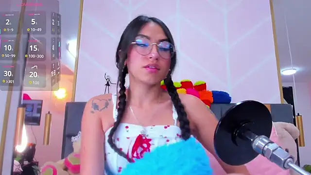 Snapshot of MadyJackson chatting on 11-12-25, 11:32 MadyJackson online show from 11-12-25, 11:32