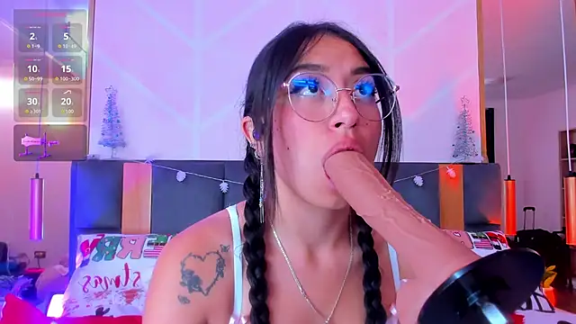 Snapshot of MadyJackson chatting on 12-01-25, 11:37 MadyJackson online show from 12-01-25, 11:37