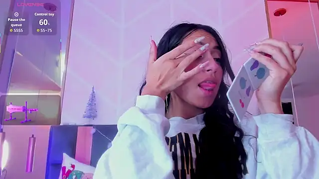 Snapshot of MadyJackson chatting on 12-15-25, 11:47 MadyJackson online show from 12-15-25, 11:47