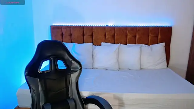 alexiaaross online show from 10-19-25, 06:14