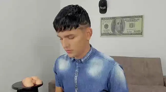 Snapshot of Lyam_ap chatting on 01-08-25, 08:27 Lyam ap online show from 01-08-25, 08:27