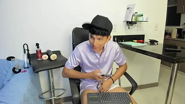 Snapshot of Lyam_ap chatting on 01-18-25, 07:28 Lyam ap online show from 01-18-25, 07:28