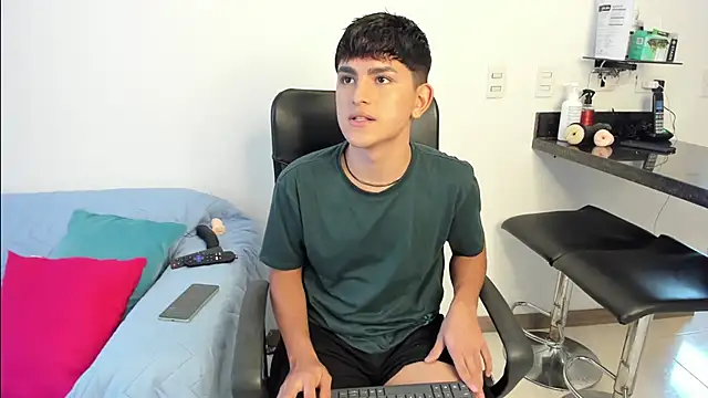 Snapshot of Lyam_ap chatting on 02-20-25, 03:19 Lyam ap online show from 02-20-25, 03:19