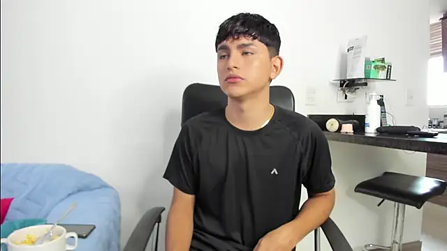 Snapshot of Lyam_ap chatting on 02-21-25, 03:54 Lyam ap online show from 02-21-25, 03:54