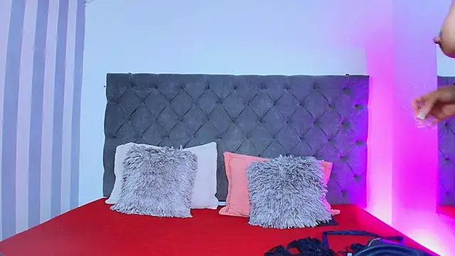 Snapshot of jenny_am chatting on 12-08-24, 12:19 jenny am online show from 12-08-24, 12:19