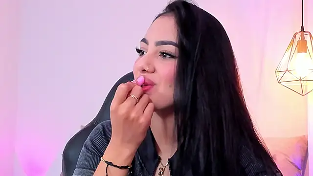 mallie quinn online show from 12-20-24, 01:11