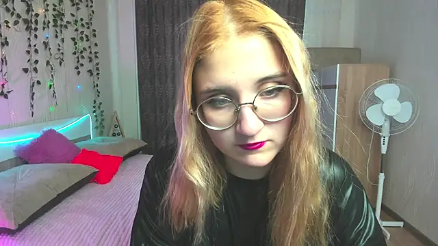 Snapshot of Miss_Elsa_ chatting on 12-10-24, 08:30 Miss Elsa online show from 12-10-24, 08:30