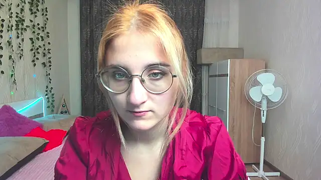 Snapshot of Miss_Elsa_ chatting on 12-12-24, 02:48 Miss Elsa online show from 12-12-24, 02:48