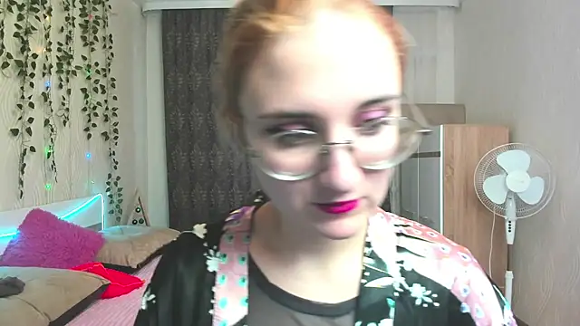 Snapshot of Miss_Elsa_ chatting on 12-13-24, 08:20 Miss Elsa online show from 12-13-24, 08:20