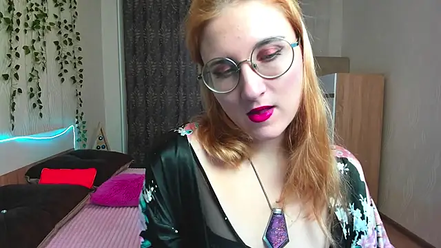 Snapshot of Miss_Elsa_ chatting on 12-18-24, 02:53 Miss Elsa online show from 12-18-24, 02:53