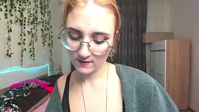 Snapshot of Miss_Elsa_ chatting on 12-21-24, 03:36 Miss Elsa online show from 12-21-24, 03:36