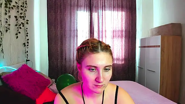 Snapshot of Miss_Elsa_ chatting on 02-15-25, 06:55 Miss Elsa online show from 02-15-25, 06:55