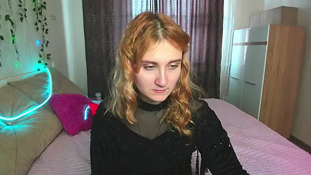 Snapshot of Miss_Elsa_ chatting on 02-19-25, 07:28 Miss Elsa online show from 02-19-25, 07:28