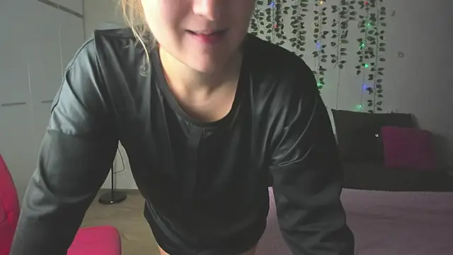 Snapshot of Miss_Elsa_ chatting on 09-11-25, 01:11 Miss Elsa online show from 09-11-25, 01:11