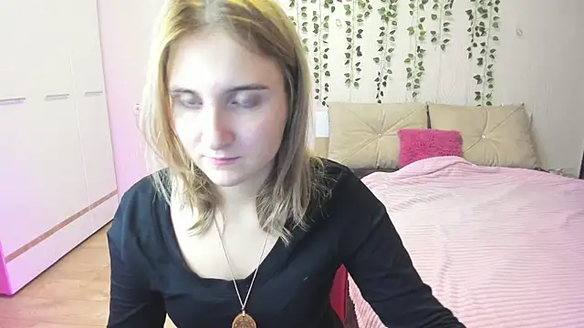 Snapshot of Miss_Elsa_ chatting on 10-02-25, 01:18 Miss Elsa online show from 10-02-25, 01:18