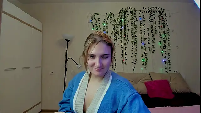 Snapshot of Miss_Elsa_ chatting on 10-14-25, 01:34 Miss Elsa online show from 10-14-25, 01:34