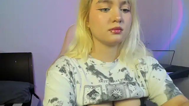 Pretty  zoe online show from 10-04-25, 06:17