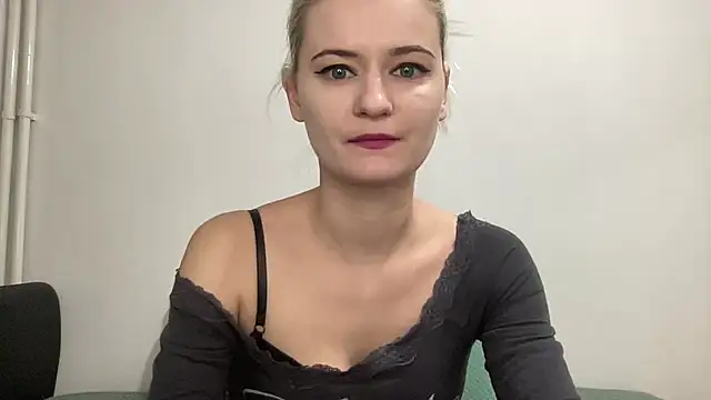 Snapshot of Onika_Love chatting on 01-19-26, 02:21 Onika Love online show from 01-19-26, 02:21