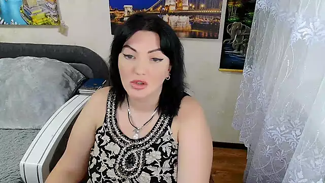 Snapshot of Lady_Boom_Wild_ chatting on 10-28-25, 05:59 Lady Boom Wild online show from 10-28-25, 05:59