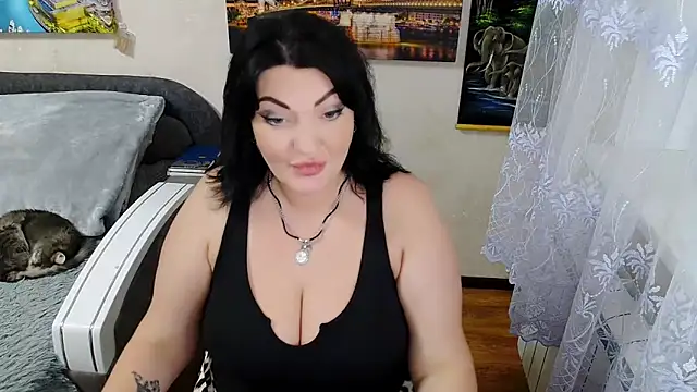 Snapshot of Lady_Boom_Wild_ chatting on 11-02-25, 03:36 Lady Boom Wild online show from 11-02-25, 03:36