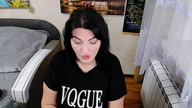 Snapshot of Lady_Boom_Wild_ chatting on 11-19-25, 06:30 Lady Boom Wild online show from 11-19-25, 06:30