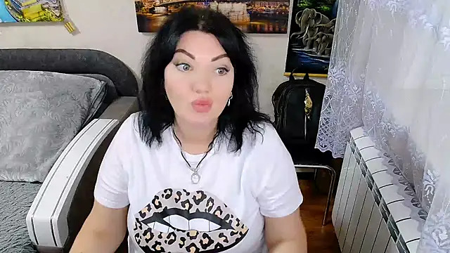 Snapshot of Lady_Boom_Wild_ chatting on 11-22-25, 05:01 Lady Boom Wild online show from 11-22-25, 05:01