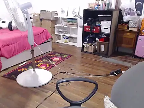 Snapshot of bunnylolaa4 chatting on 01-28-25, 12:05 bunnylolaa4 online show from 01-28-25, 12:05