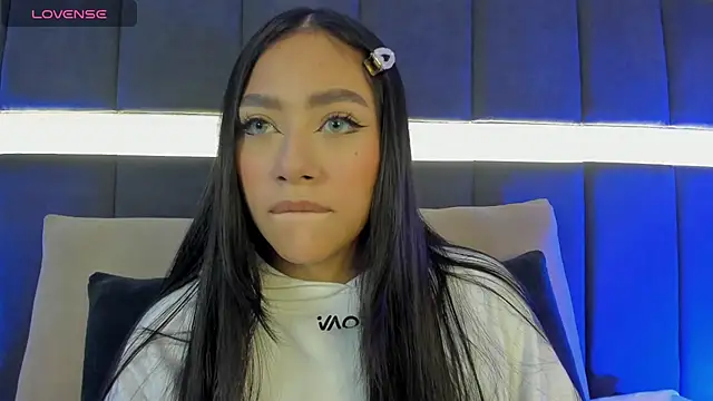 nicolle pierce online show from 03-17-25, 01:29