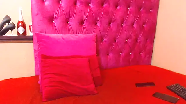 kittykhloe22 online show from 02-14-25, 09:45