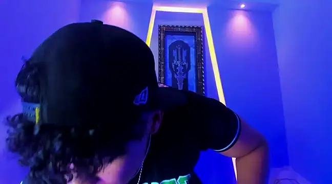 jamescurli  online show from 12-19-24, 04:23